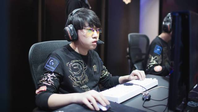 他的成就不 他的成就不